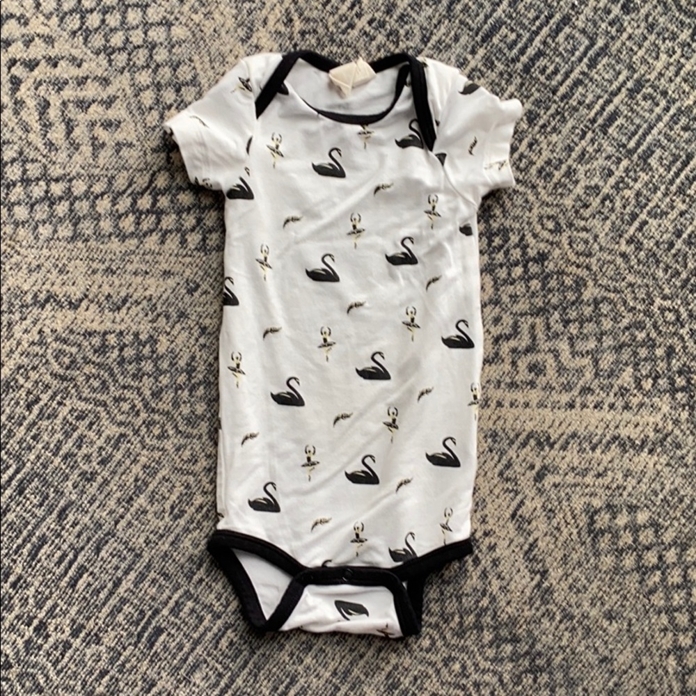 Kyte Baby bodysuit in Swan Lake print